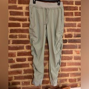 ATHLETA cinched jogger in light green- like new. Size 6.